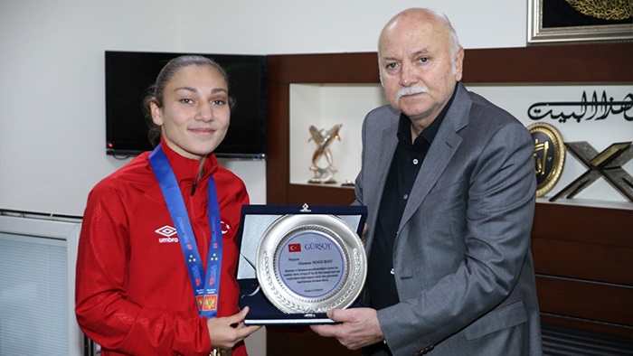 Gürsoy Fındık'tan Avrupa Şampiyonu Gamze Soğuksu'ya Plaket ve Altın 
