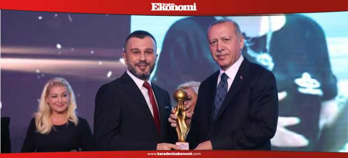 Altaş TV Cumhurbaşkanının elinden ödül aldı