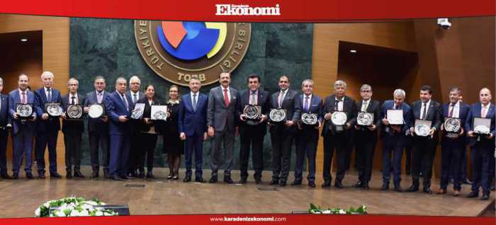 Giresun ve Trabzon'a 'Hizmet Şeref Plaketi'