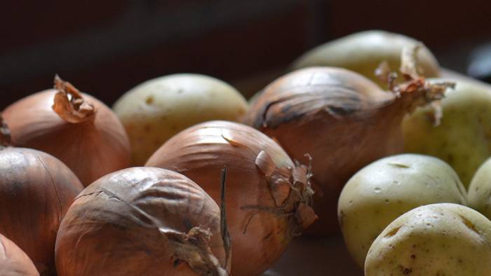 Kuru soğan ve patates ön izne bağlı mallar listesinden çıkarıldı