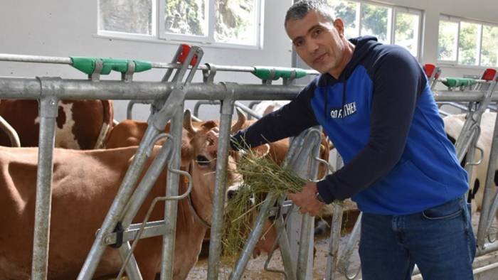 Trabzonlu öğretmen TKDK'den destek alarak süt üretim çiftliği kurdu