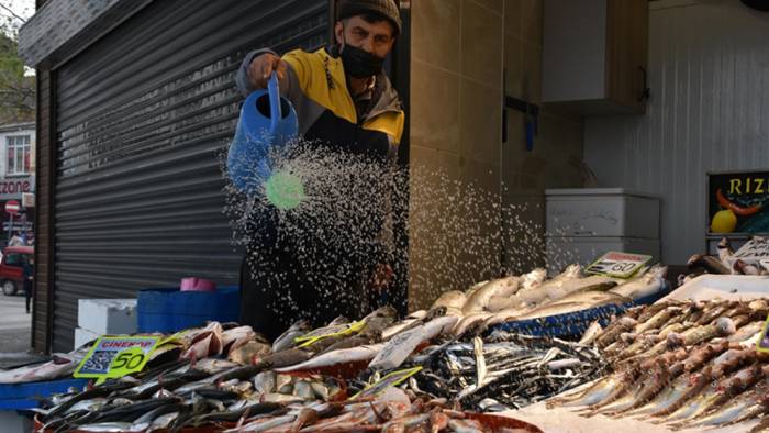 Trabzonlu balıkçıların tezgahlarını mezgit ve istavrit süslüyor