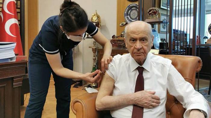 Bahçeli Covid-19 aşısı yaptırdı