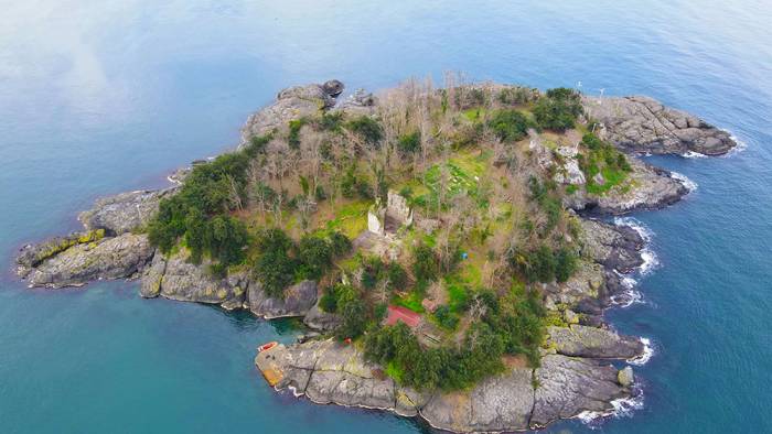 Giresun Adası'ndaki kazılarda 14. yüzyıla ait kitabe bulundu