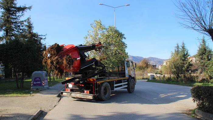 Büyükşehir ağaç sökme ve dikme makinesini kendi üretti