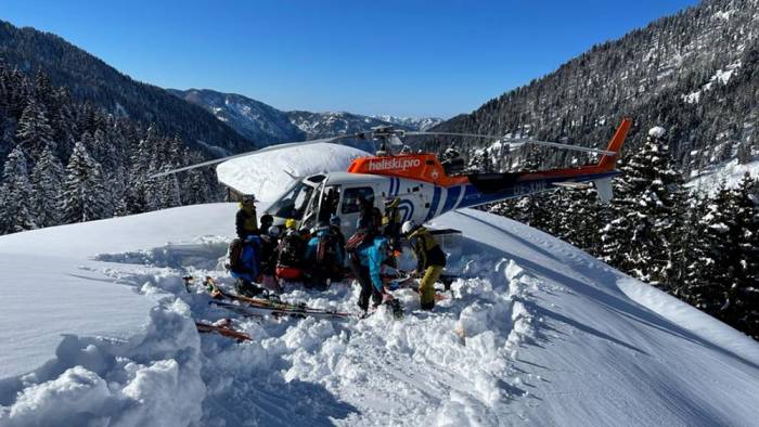 Heliski tutkunları Kaçkar Dağlarında