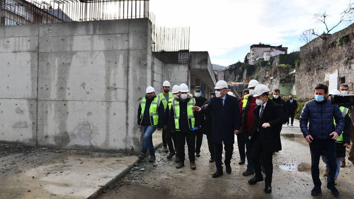 Başkan Zorluoğlu Kadınlar Pazarı İnşaatını İnceledi