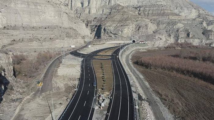 Doğu ve Güneydoğu Anadolu'yu Karadeniz'e bağlayan Pirinkayalar Tüneli yarın açılacak