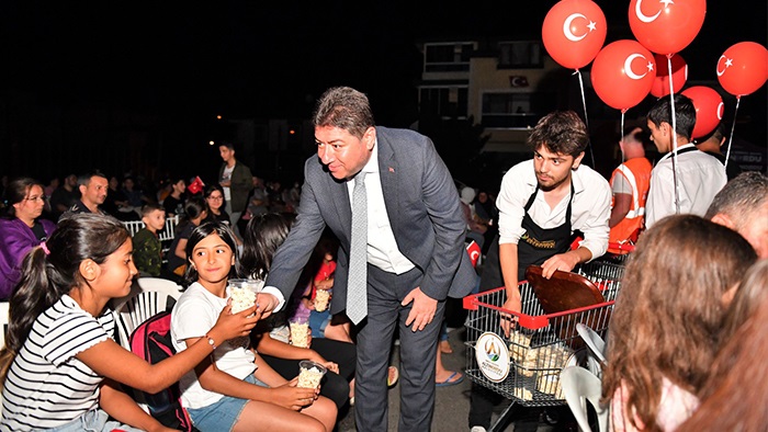 Açık hava sinema etkinliği yaz akşamlarına damgasını vurdu