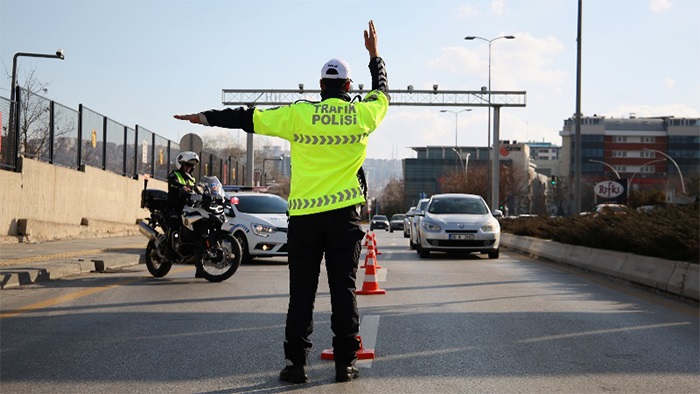 AK Parti MYK’da trafik cezaları gündemde: Radar uygulaması tartışılıyor”