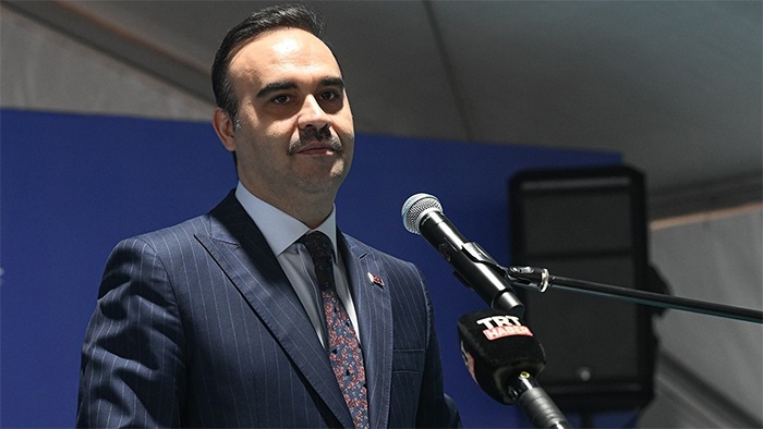 Bakan Kacır: “Hiçbir sektörü gözden çıkarmamız söz konusu değil”