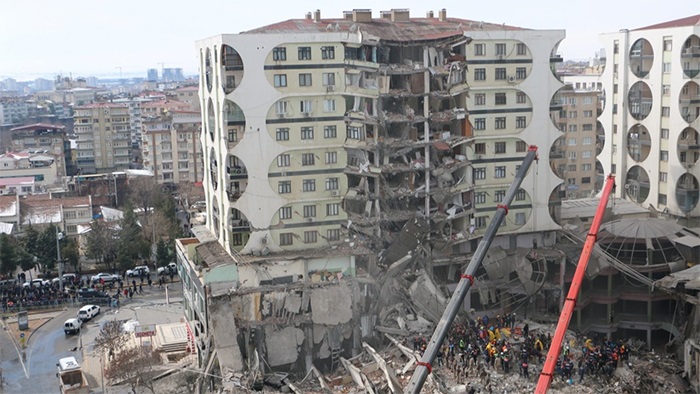 Bakan Özhaseki: Depremdeki maddi zarar 100 milyar dolar
