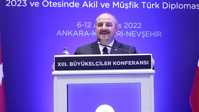 Bakan Varank: Türkiye, tüm dünyaya nefes olmaya devam ediyor