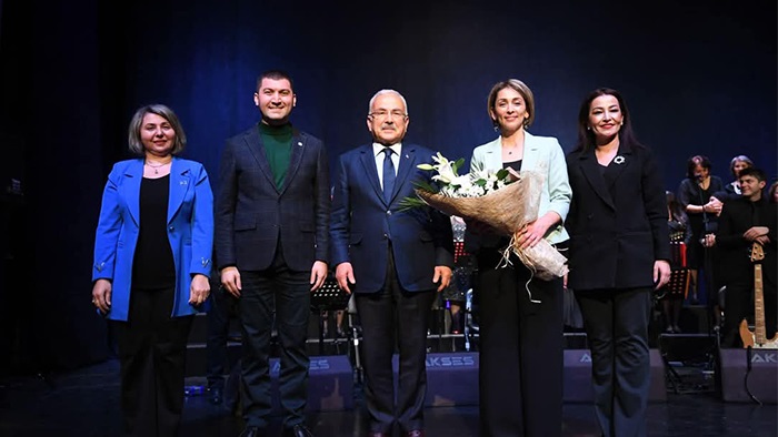 2025 Şarkılarla Karşılandı