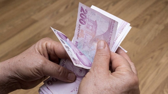 Çalışan emeklilere 5 bin lira ödemeleri bugün gerçekleşecek