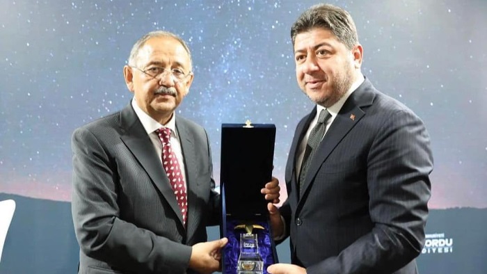 Cumhurbaşkanı Erdoğan'dan Başkan Aşkın Tören'e gençlik ödülü