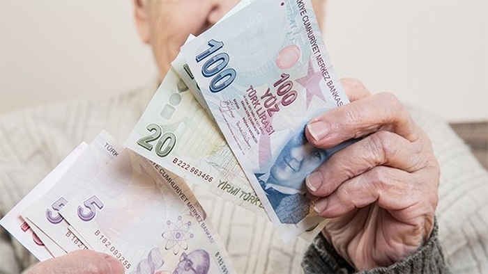 Emekli maaş ve ikramiyeleri ödenmeye başlıyor: EYT'liler de ilk aylıklarını alacak