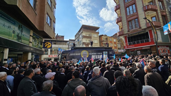 Enver Yılmaz'ın mitingleri tüm hızıyla sürüyor