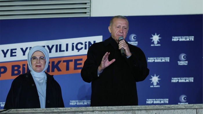 Erdoğan: Milli iradenin tezahürünü bekliyoruz
