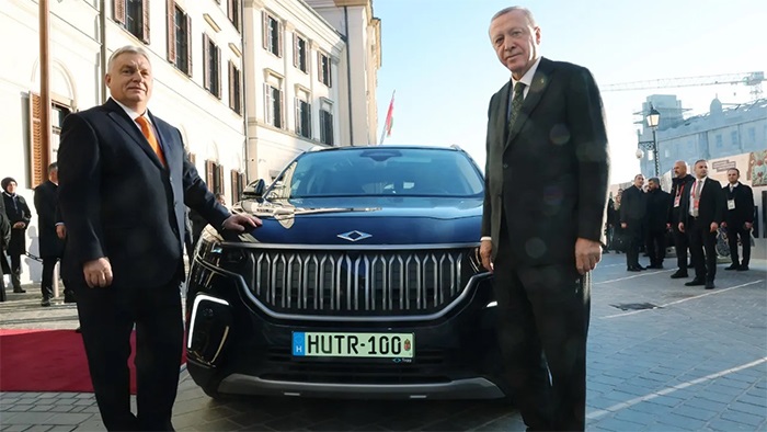 Erdoğan TOGG, Orban at hediye etti