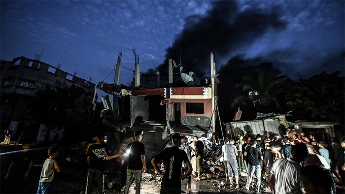 Gazze Şeridi gece boyu bombalandı