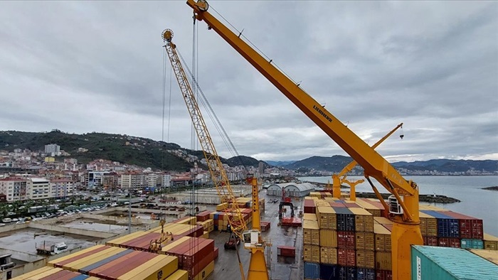 Giresun Limanı'nda konteyner taşımacılığı başladı