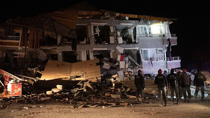 Hatay'da peş peşe şiddetli depremler: 6 ölü, 213 yaralı