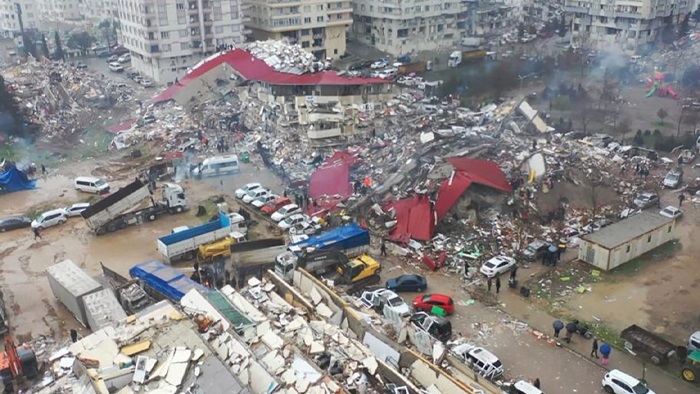 Kahramanmaraş merkezli depremlerde 2 bin 921 kişi hayatını kaybetti, 7 bin 840 kişi sağ kurtarıldı