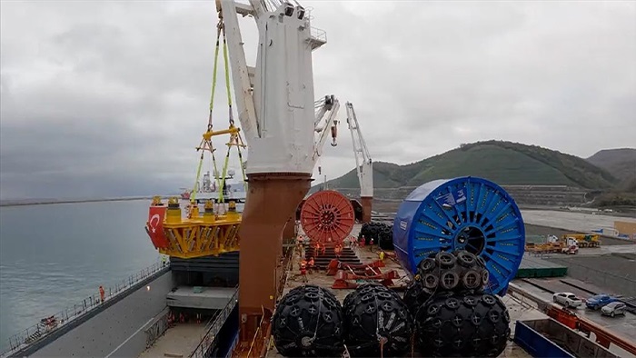 Karadeniz gazını dağıtacak ikinci hazne de denize indirildi