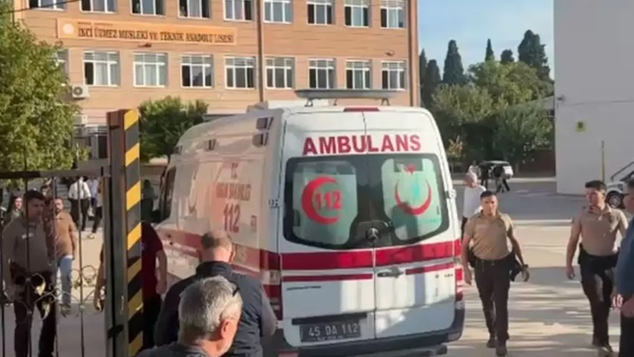 Manisa’da Okul Önünde Silahlı Saldırı: Yaralı Öğrenciler Var