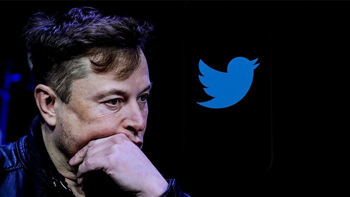 Musk, Twitter'ın yönetim kurulunu feshederek kendisini 