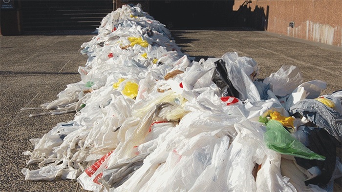 Plastik poşetten 3,5 yılda 3,8 milyar lira tasarruf edildi