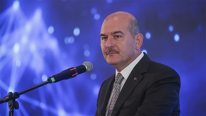 Soylu: Taksicilere yabancı yolcuların il dışı seyahat izin belgelerini kontrol yükümlülüğü getiriyoruz