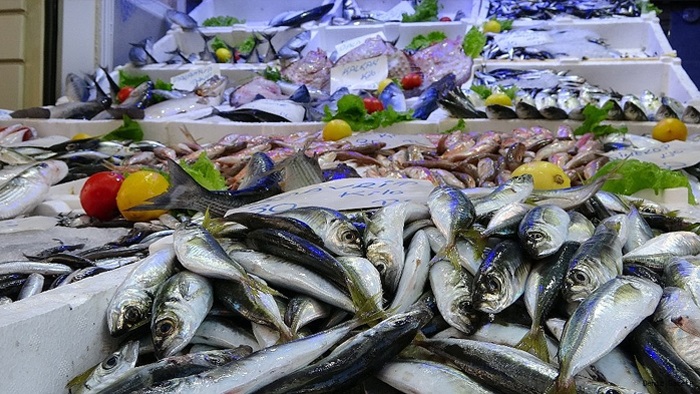 Trabzon’da balık av sezonu sonuna doğru tezgahlarda çeşit bolluğu