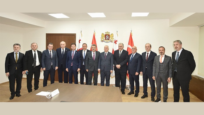 Trabzon heyeti Tiflis'te Sağlık Bakanlığı ve Dışişleri Bakanlıklarını ziyaret etti. 