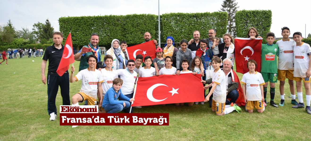 Fransa'da Türk Bayrağı