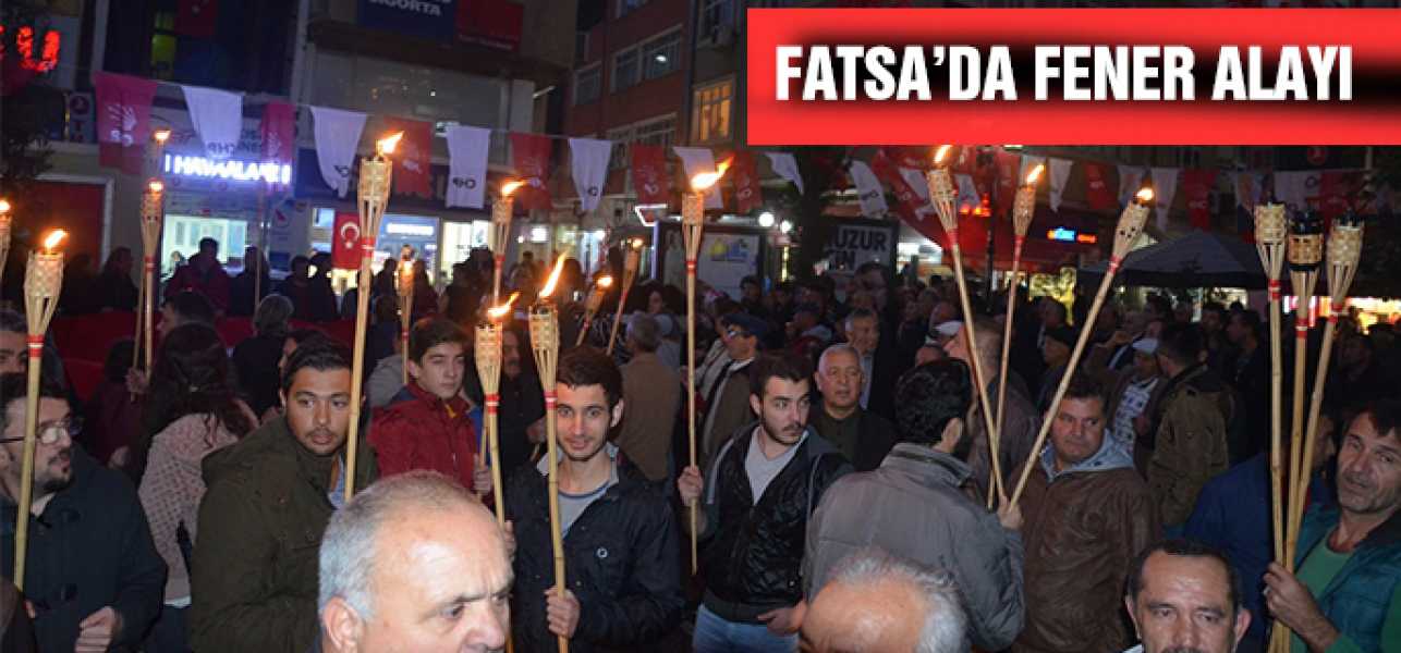 Ordunun Fatsa ilçesinde 29 Ekim Cumhuriyet Bayramı nedeniyle fener alayı düzenlendi. 